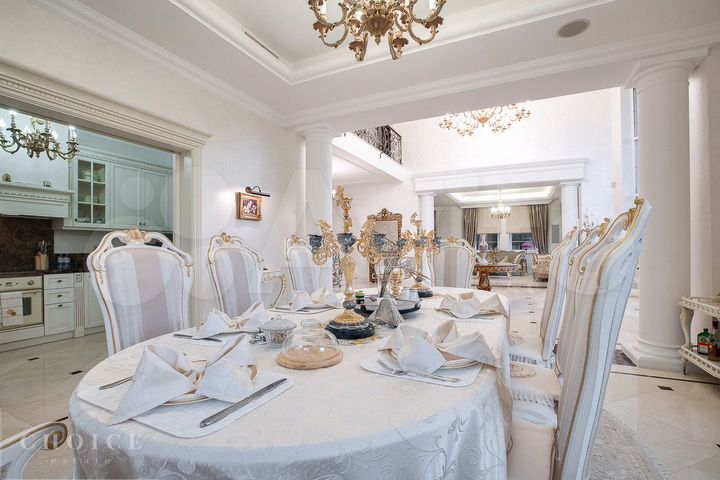 Коттедж 712 м² на участке 12 сот.