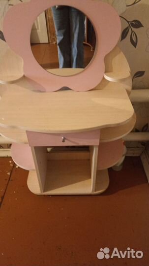 Туалетный столик с зеркалом бу детский