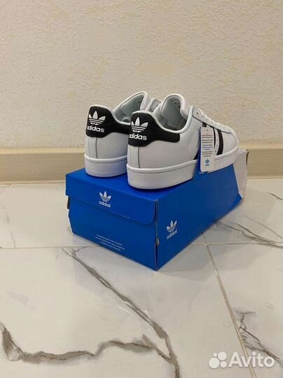 Кроссовки Adidas Superstar (Адидас Суперстар)