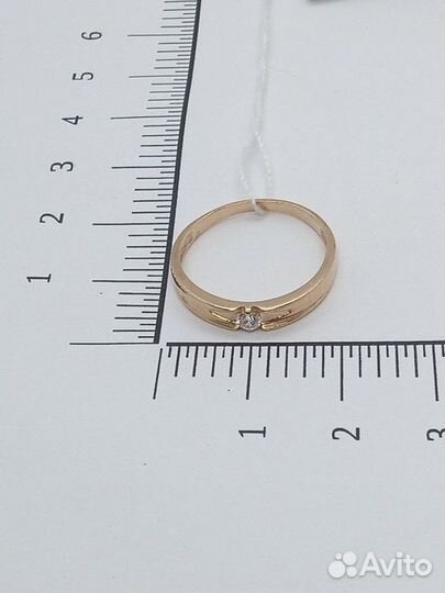 Кольцо с синтетическим камнем Золото