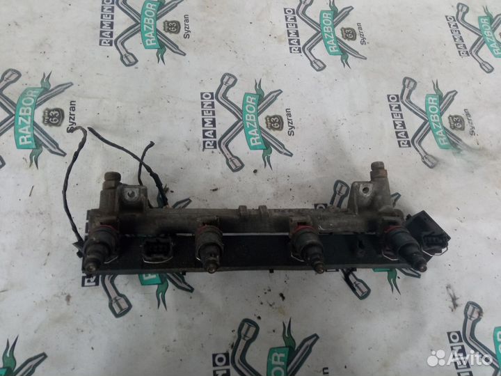 Рейка топливная (рампа) Opel Vectra B