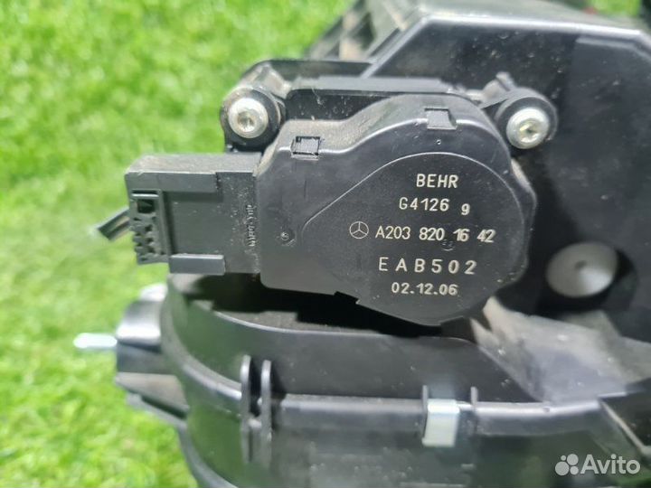 Мотор печки Mercedes-Benz E-Class W211 OM646.821