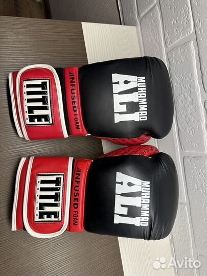 Боксерские перчатки title boxing ALI infused брак