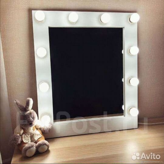 Гримерное зеркало с лампочками