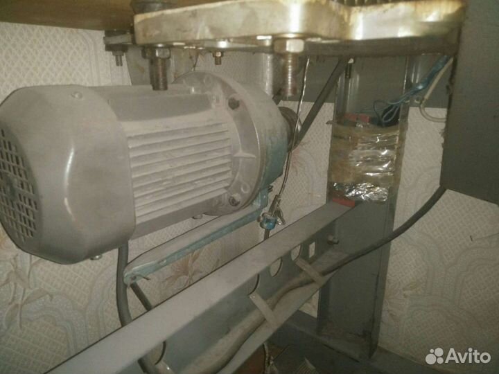 Пятиниточный оверлок Агат 220В