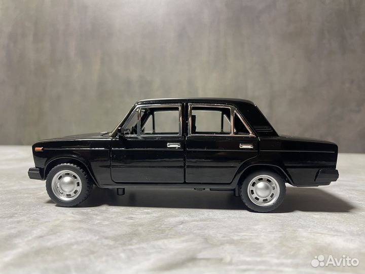 Модель машины Ваз 2107 черная 1:24