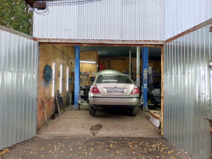 Гараж, > 30 м²