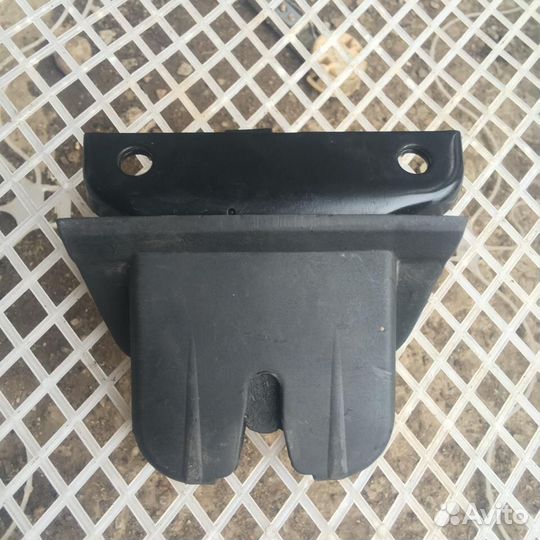 Замок багажника Ауди А6 С5