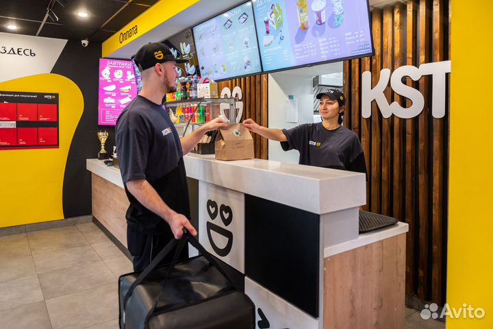 Сотрудник сборки заказов в кафе