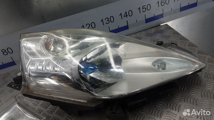 Фара Nissan Leaf