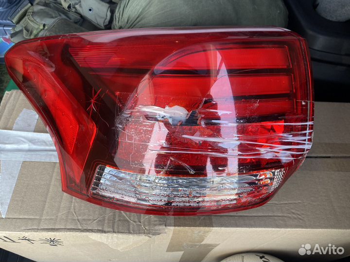 Фара задняя в крыло mitsubishi outlander 3