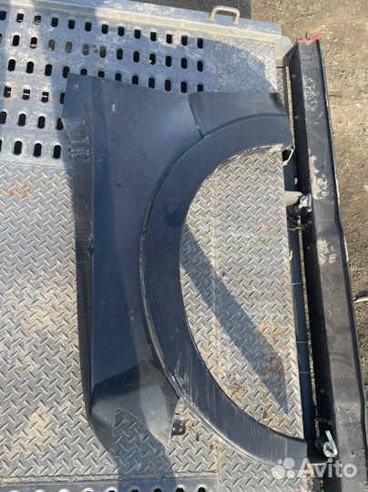 Крыло переднее левое mitsubishi pajero 4