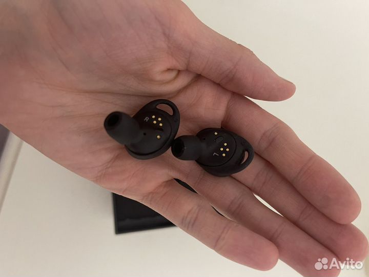 Беспроводные наушники samsung gear iconx