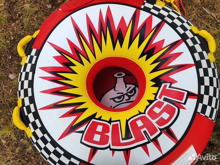 Надувные ватрушка и банан для катания на воде