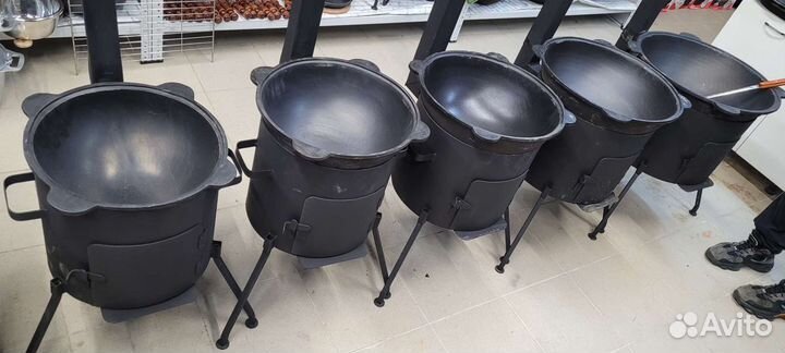 Казаны чугунные с печью с трубой и дверцей все раз