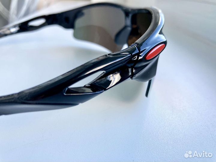 Чëрные спортивные очки