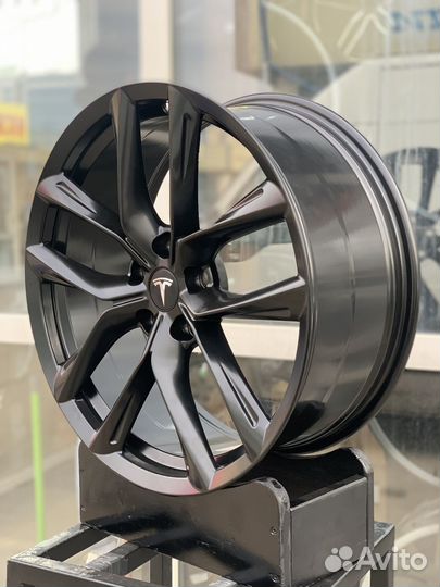 Диски литые R22 5x120