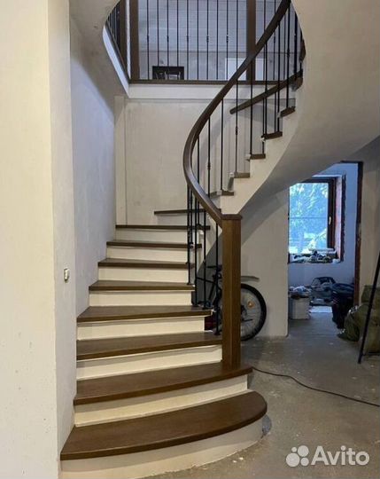 Лестница между этажами LTN-8991