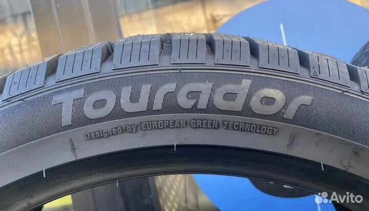 Tourador Ice Star TSW1 245/40 R19 и 275/35 R19 100T