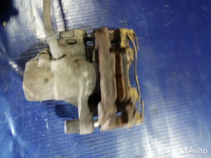 Суппорт задний левый Ford Focus 3