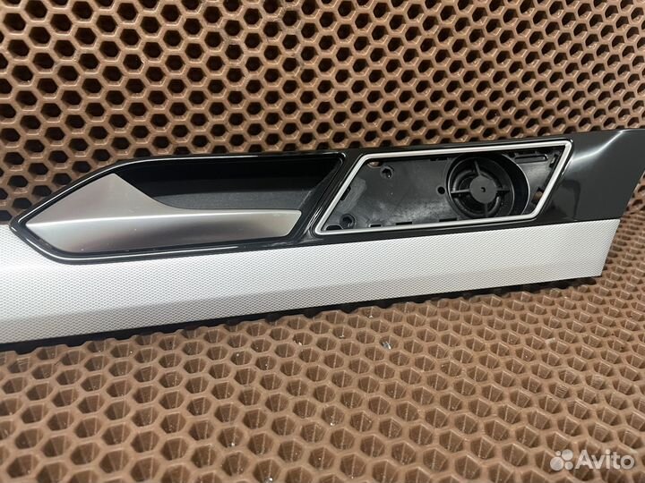 Накладка двери передней левой VW Passat B8