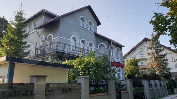 Коттедж 533,6 м² на участке 5,5 сот.