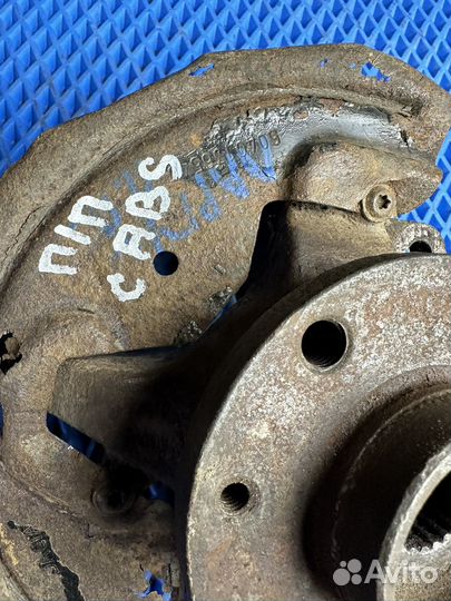 Поворотный кулак передний правый Лада Ларгус