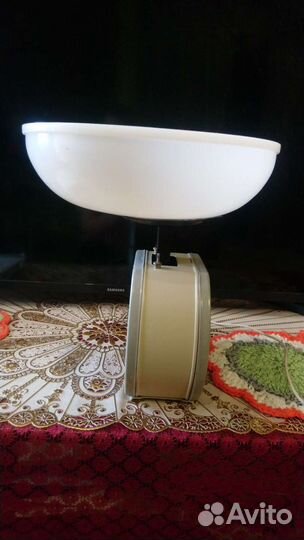 Весы с чашей