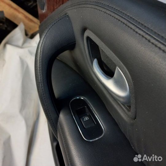 Обшивка двери задняя правая Nissan Patrol Y62