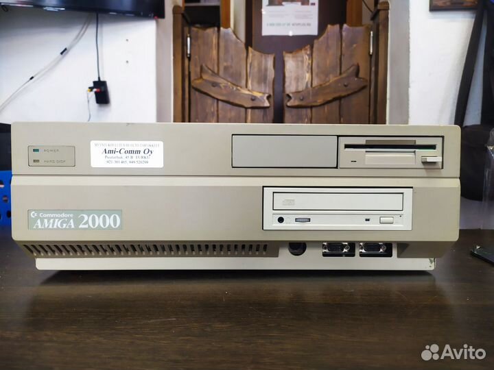 Полностью рабочий Commodore Amiga A2000