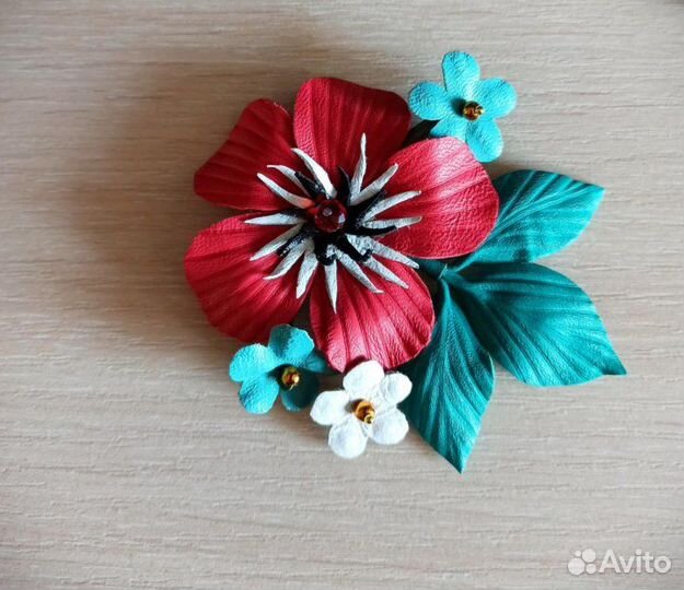 Брошечка из кожи