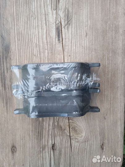 Радиатор кондинционера,передние тормозные колодки