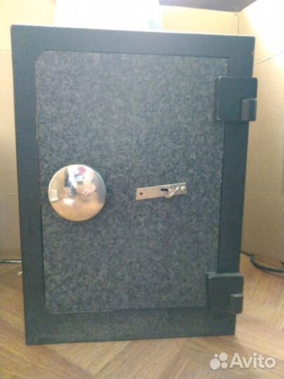 Сейф завода Новатор б/у