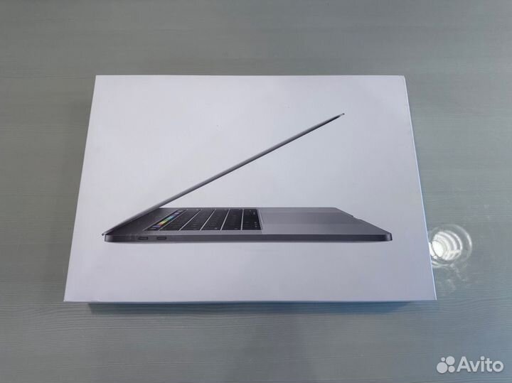 Macbook Pro 15 2017 core i7 2.9 16GB 512GB RP560