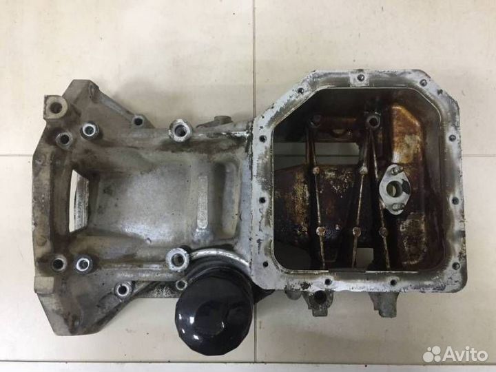 Б/У Поддон масляный двигателя 211352B020 Hyunda