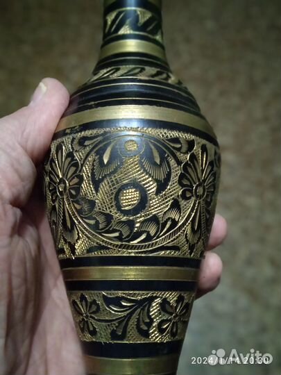 Кувшин производства Индия, латунь с резьбой