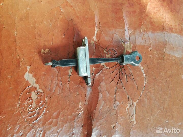 Ограничитель двери Хендай Акцент