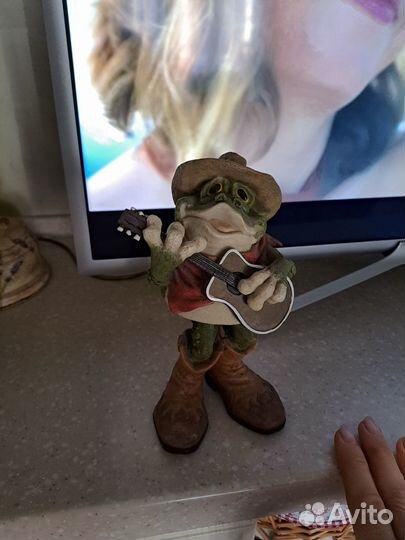 Статуэтка лягушка