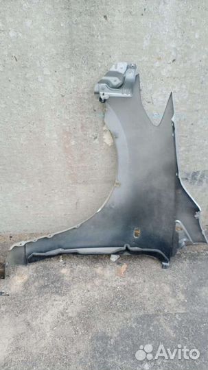 Крылья передние на Мазду Премаси