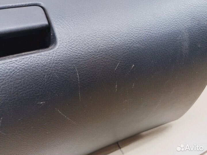 Бардачок Avensis II 2003-2008