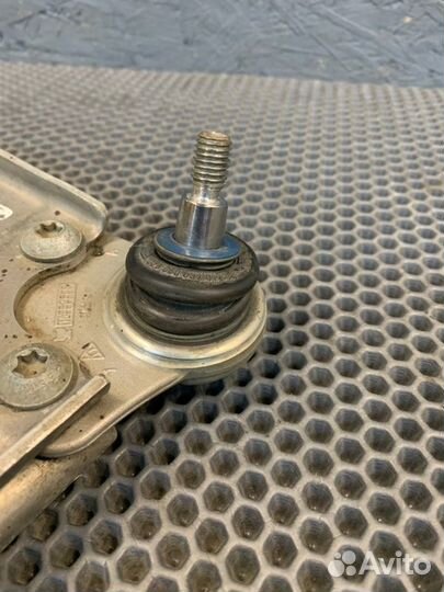 Рычаг подвески верхний передний левый