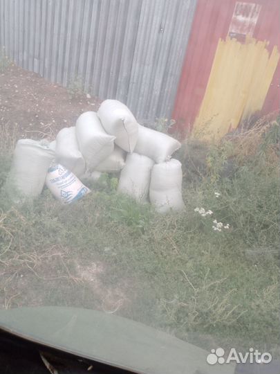 Опилки в мешках