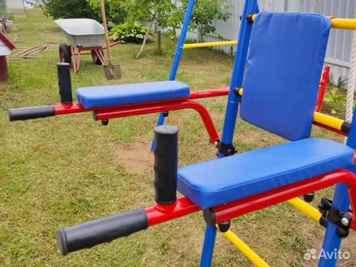 Уличный спортивный комплекс