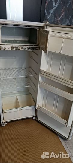 Холодильник Бирюса