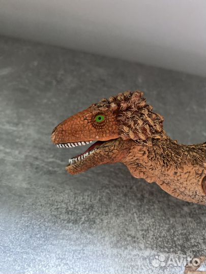 Игрушечный динозавр