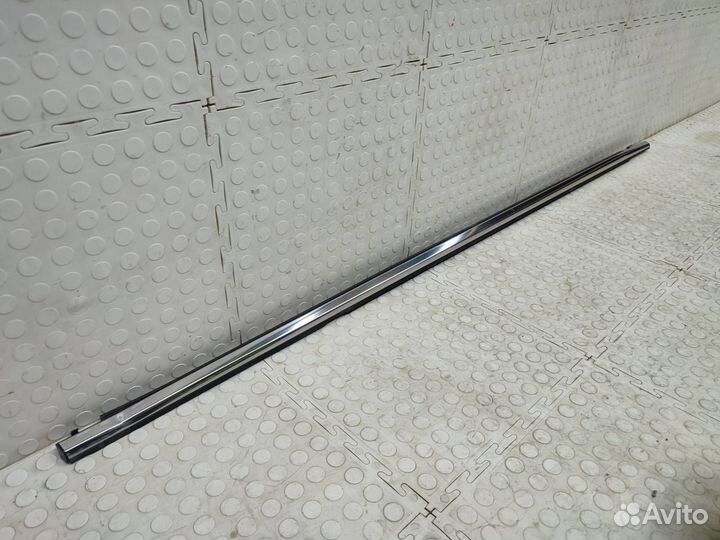 Молдинг стекла двери передний правый Lexus Rx 4