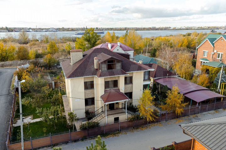 Дом 335,4 м² на участке 6 сот.