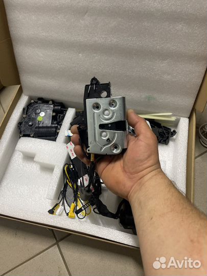 Доводчики дверей (присоски)