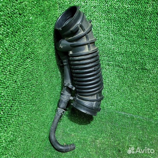 Патрубок воздухозаборника Chevrolet Cruze хэтчбек