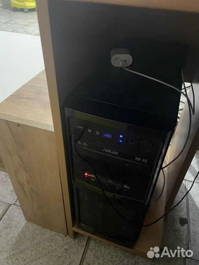 Компьютер со столом